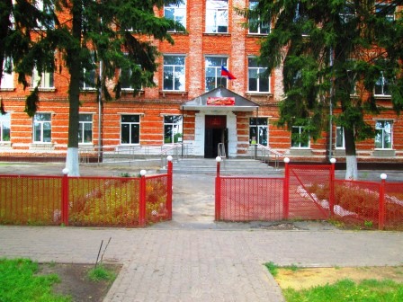 Центральный вход в школу Центральный вход в школу