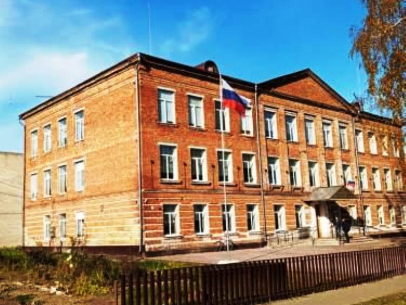 Вид школы со стороны улицы им. Кирова